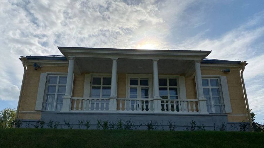 В Усадебном доме в парке Монрепо открылась первая выставка