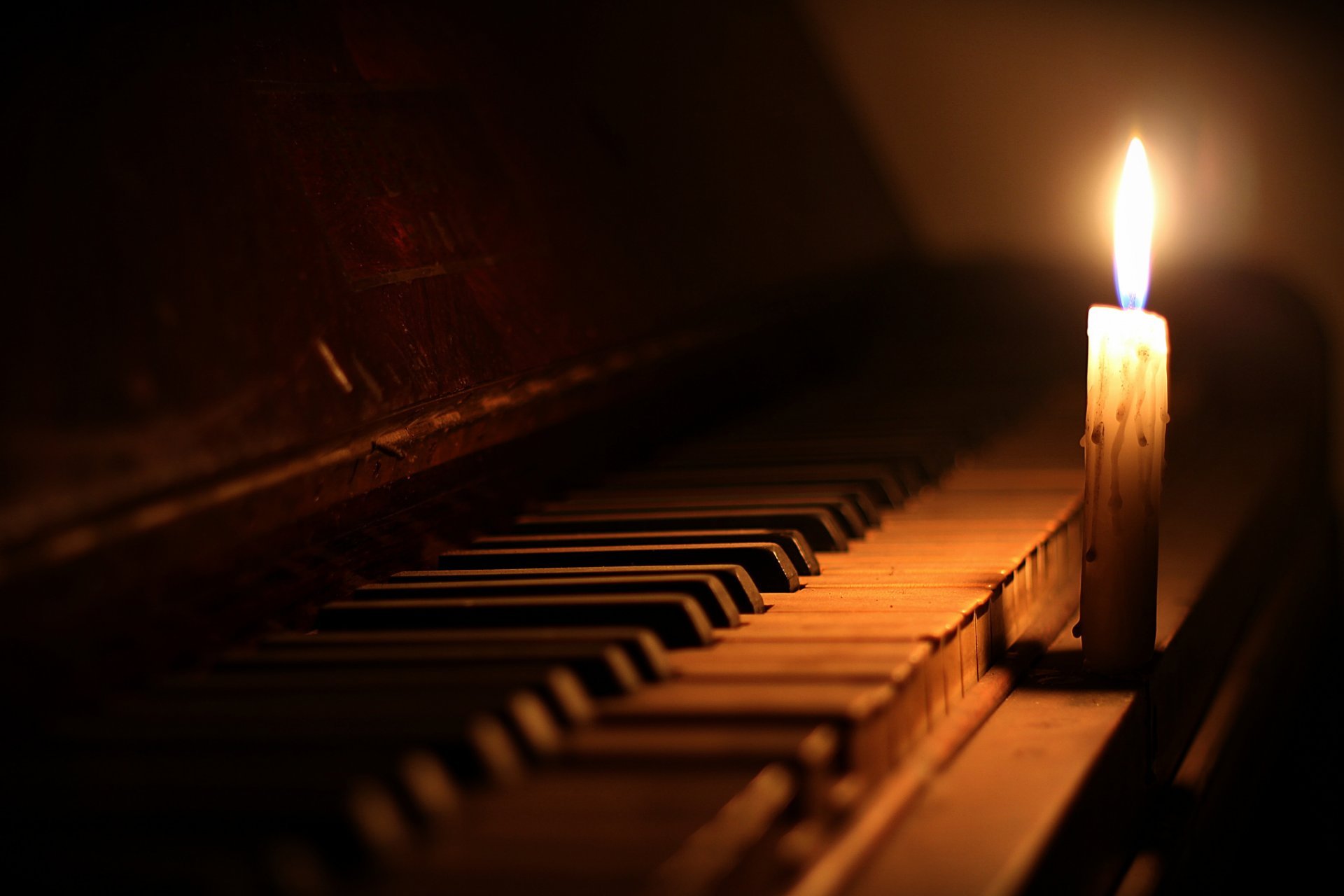 Концерт «Музыка и свечи. Бетховен и Дебюсси. Фортепианный дуэт в Бронзовом зале особняка Половцова»