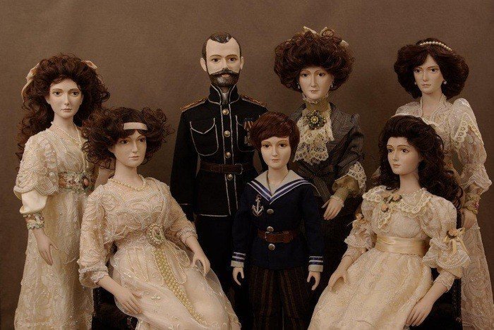 Выставка кукол «Русские монархи. Династия Романовых»