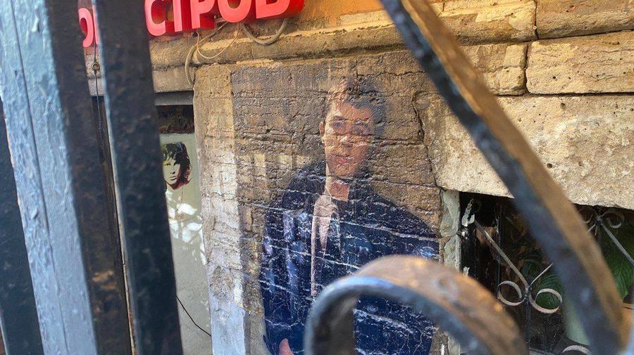 На Кирочной улице закрасили портрет Сергея Бодрова