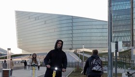 Петербургские депутаты попросят премьер-министра России запретить кататься на самокатах по тротуарам