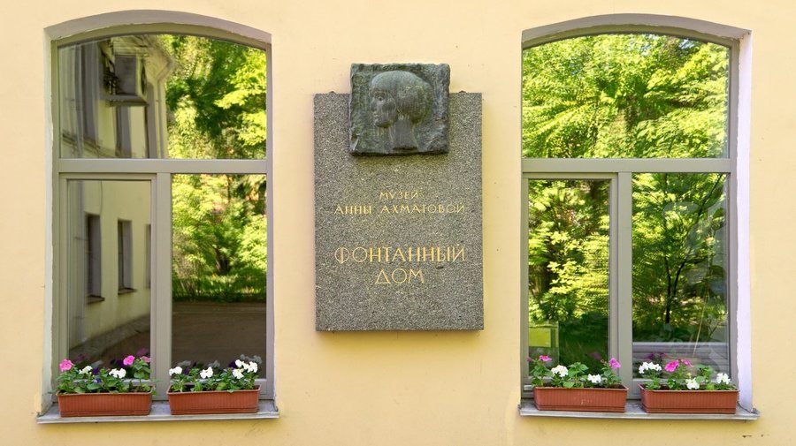 Музей Анны Ахматовой представил новый литературный путеводитель по Петербургу