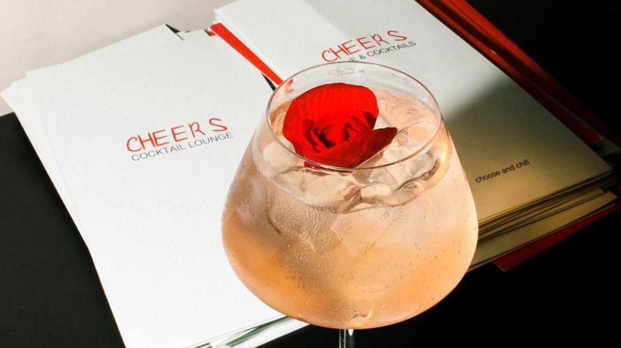 DJ-вечеринка в баре Cheers