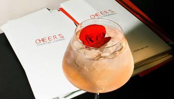 DJ-вечеринка в баре Cheers