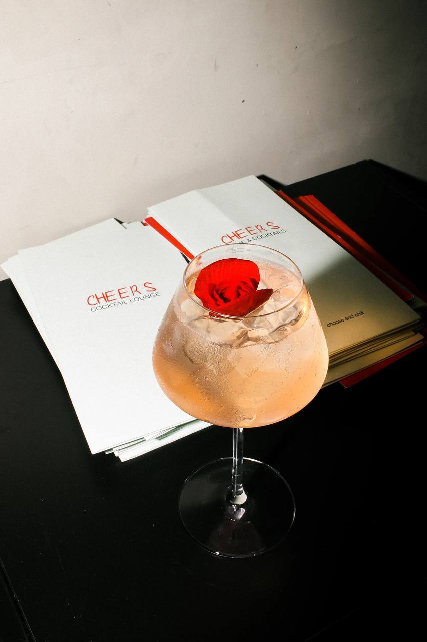 DJ-вечеринка в баре Cheers