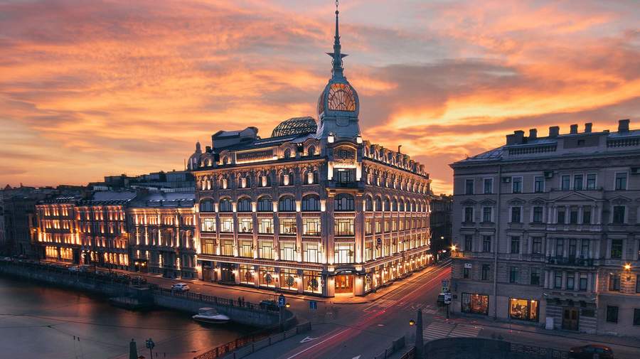 Универмаг «У Красного Моста. Au Pont Rouge»