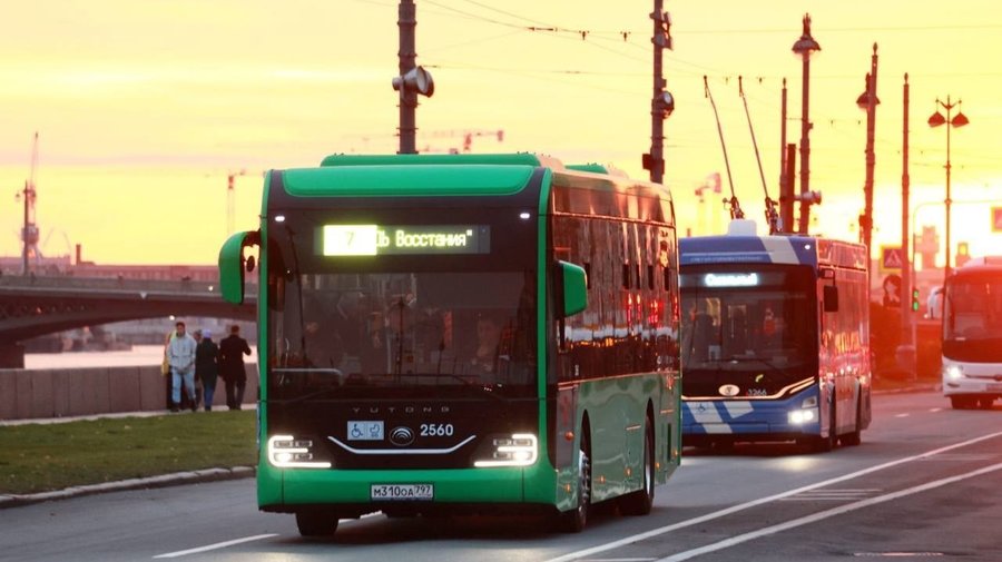 В Петербурге начал курсировать первый китайский электробус