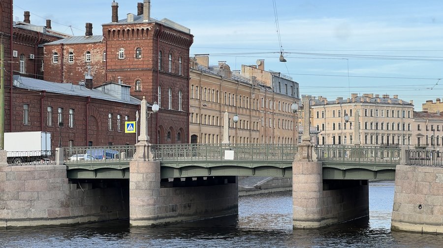 На Мало-Калинкин мост в Петербурге вернулись исторические плафоны