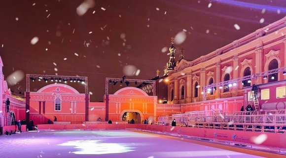 В новогодние праздники на Конюшенной площади будут показывать ледовые спектакли