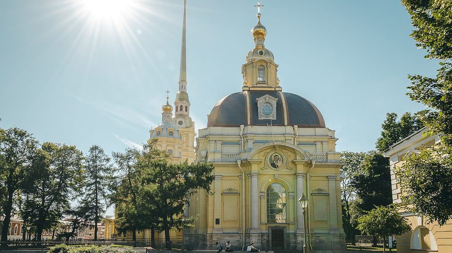 В Петропавловской крепости еще похоронены