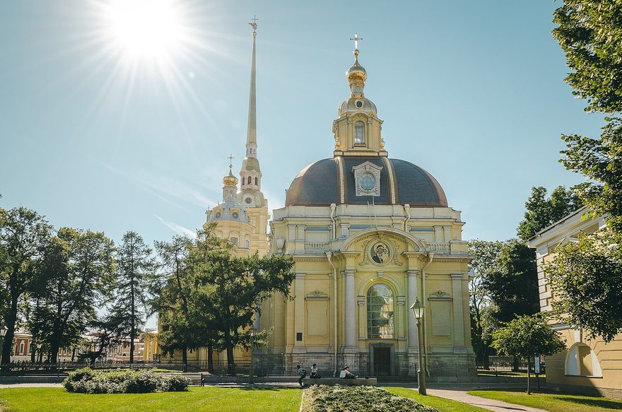 В Петропавловской крепости еще похоронены