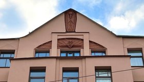 Барельеф Мефистофеля вернулся на фасад дома на Лахтинской улице