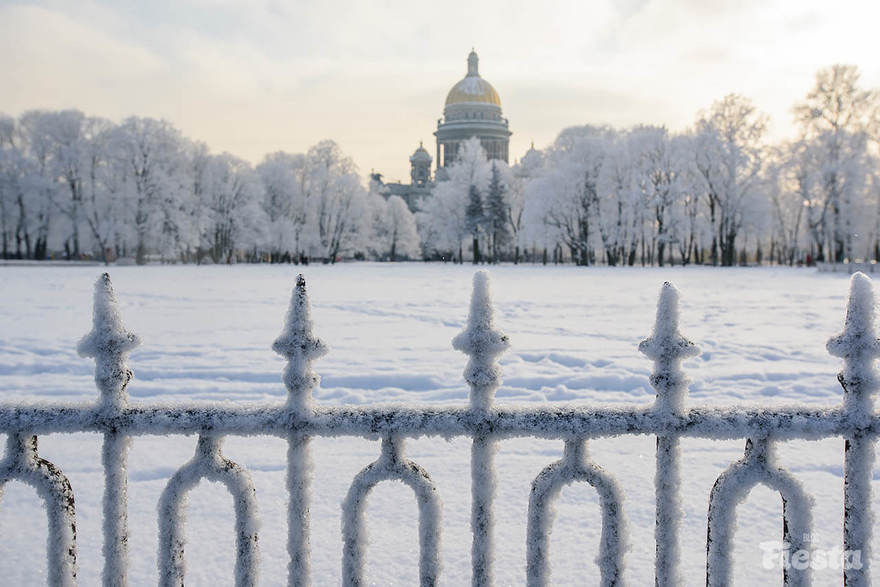 Куда поехать на новогодние праздники из Санкт-Петербурга?
