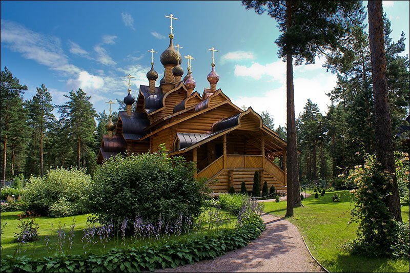 Храм Всех Русских Святых