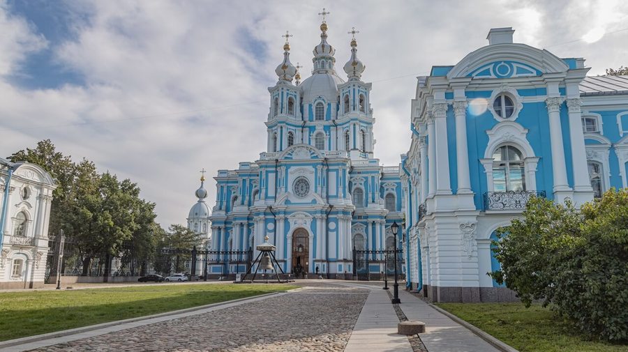 Колокольня Смольного собора