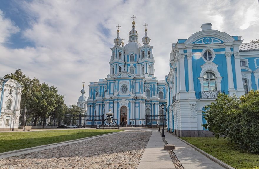 Колокольня Смольного собора