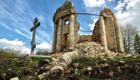 Руины церкви Святой Троицы