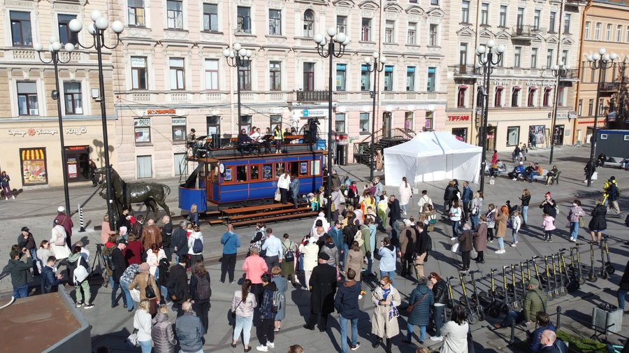 Власти Петербурга пообещали решить вопрос с сохранением конки на Васильевском острове
