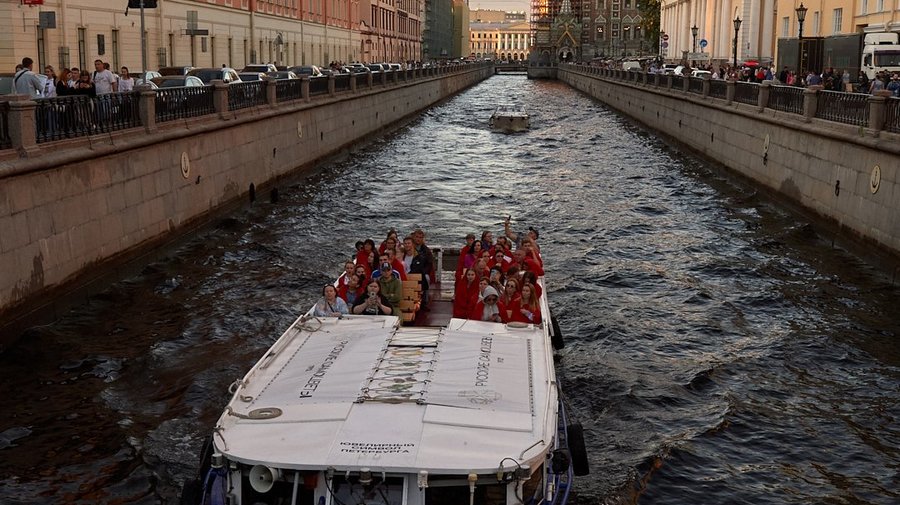 Экскурсионные кораблики начнут курсировать в Петербурге с середины апреля