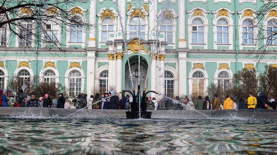 Открытие сезона фонтанов в Петербурге отложили из-за непогоды