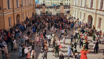 Танцевальная площадка «Весна 45-го года» во дворе Капеллы