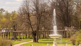 В Собственном садике Екатерининского парка начал работать мраморный фонтан