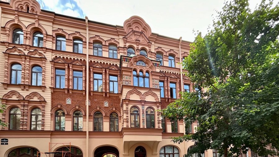 В Петербурге отреставрировали фасад доходного дома Никонова