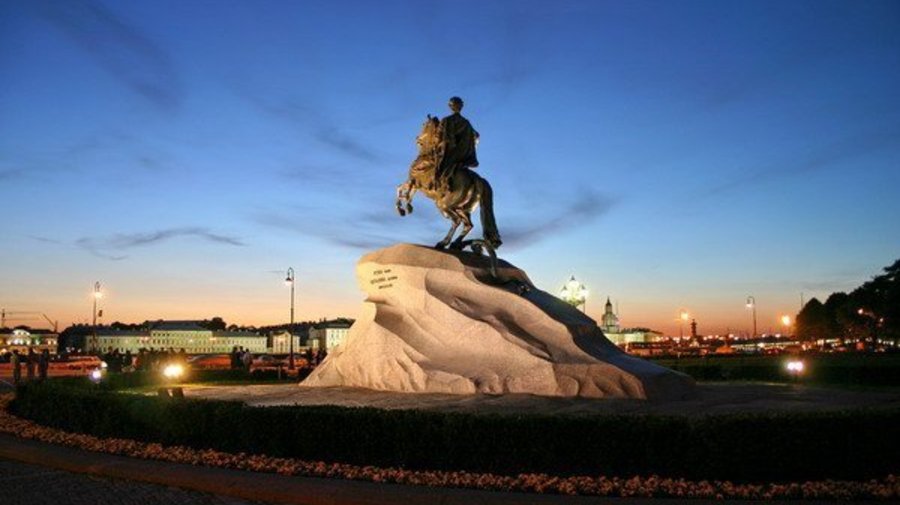 Надо знать: памятники императорам