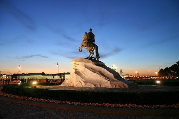 Надо знать: памятники императорам