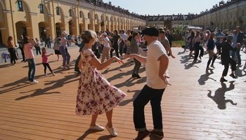 Танцевальный open-air Jiving Cats