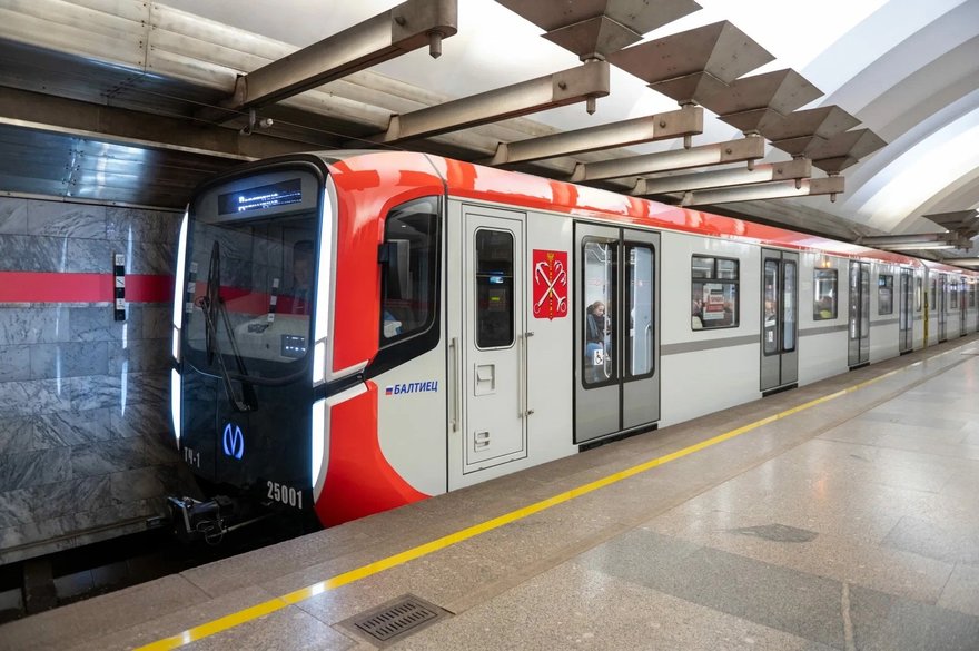 Метрострой Северной столицы начал поиски подрядчика для разработки рабочей документации на строительство двух новых станций метро на северном участке зелёной линии в Санкт-Петербурге.