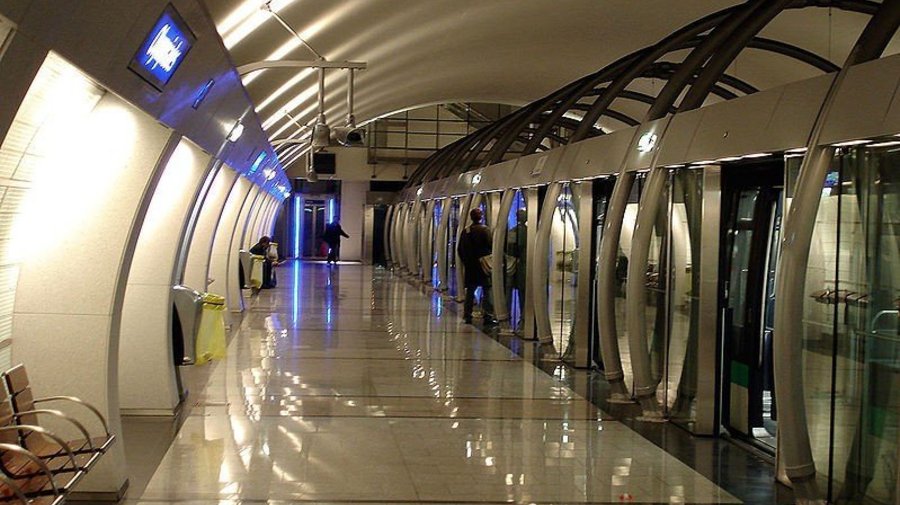 В метро Петербурга появятся стеклянные ограждения