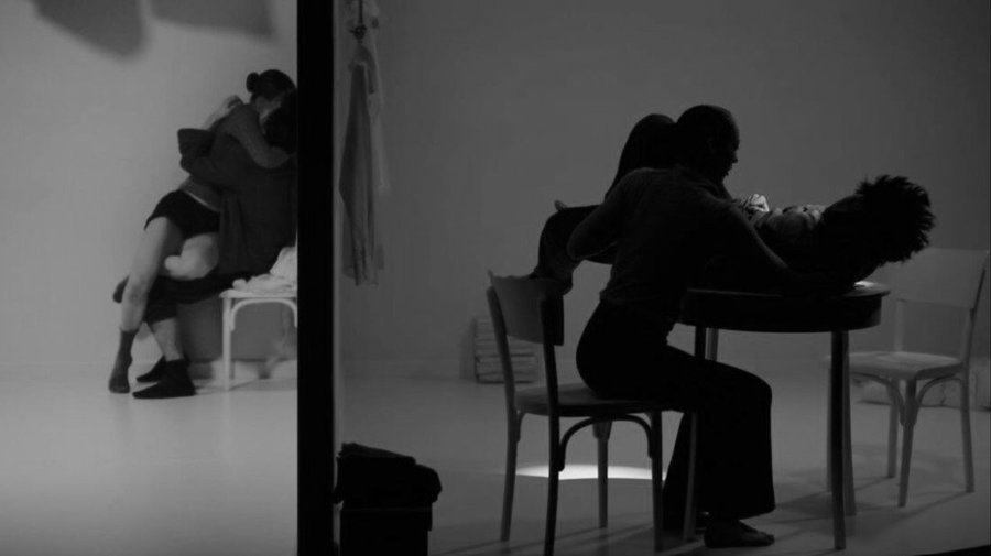 Танцевальный перфоманс Love Will Tear Us Apart