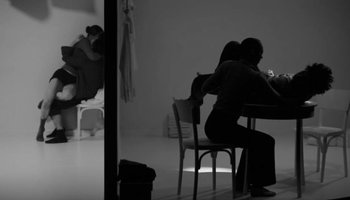 Танцевальный перфоманс Love Will Tear Us Apart