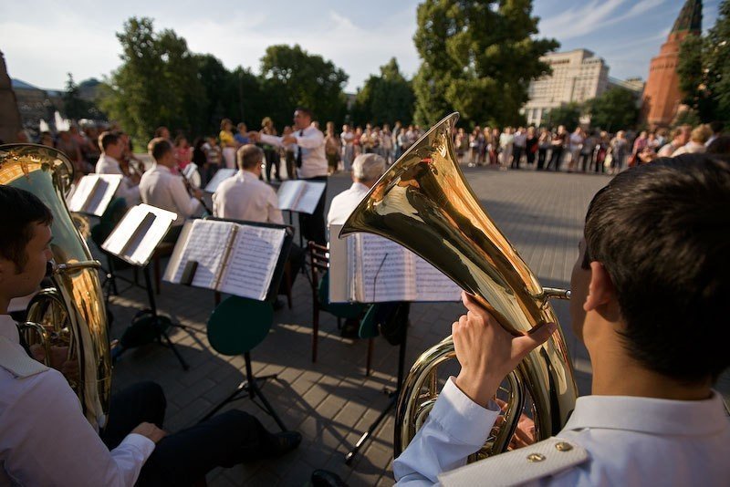 Выступление духового оркестра в Александровском саду 