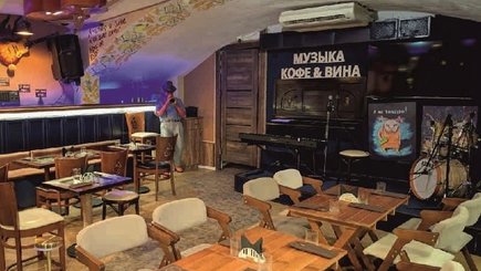 Концерт Андрея Урганта в бар-клубе «МКВ» — фото 1
