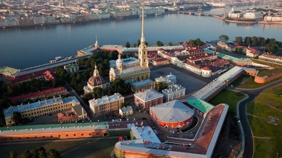 Петроградский район — спокойствие и зелень