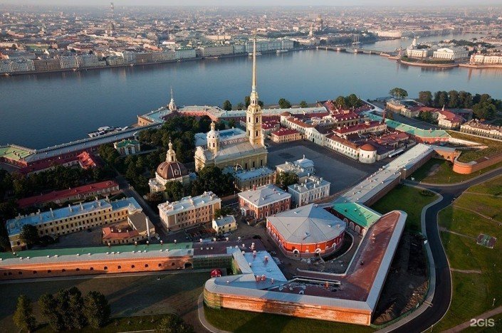 Петроградский район — спокойствие и зелень
