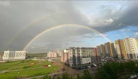 Двойная вечерняя радуга появилась в небе над Петербургом.