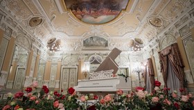 Концерт «В цветах»: французская классика в особняке Елисеева