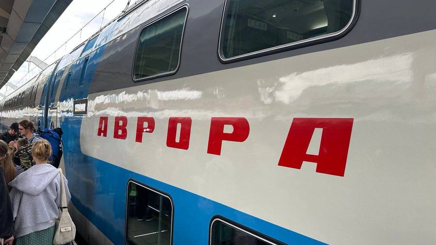 Поезд «Аврора» с рекордным числом пассажирских мест сегодня приедет в Петербург.