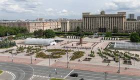 Сад-трансформер открыли на Московской площади в Петербурге.