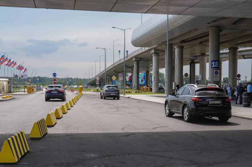 В Пулково открыли новую дорогу для такси и личного транспорта