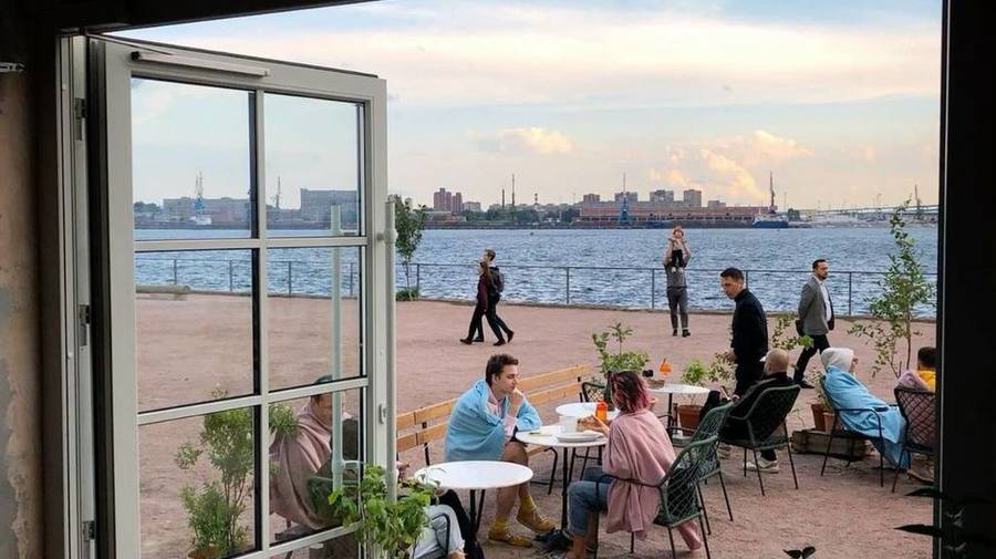 Жара до +28 градусов ожидается в Петербурге в четверг, сообщил синоптик Колесов