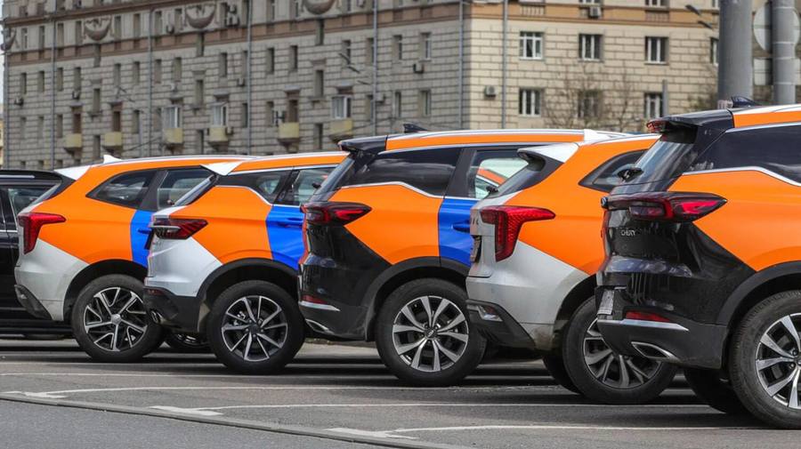 Минпромторг «горячо поддержал» замену иномарок на отечественные авто в каршерингах.