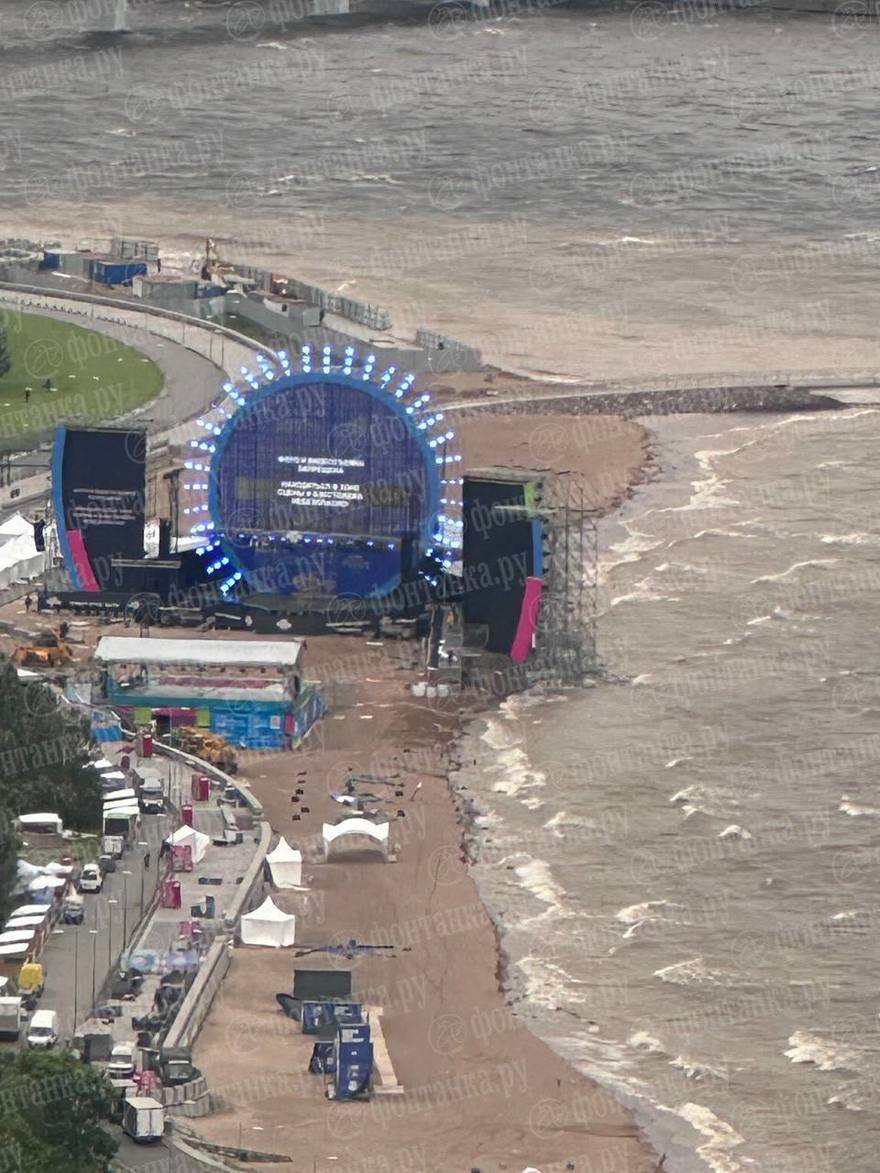 Вода все ближе к сцене VK Festa 