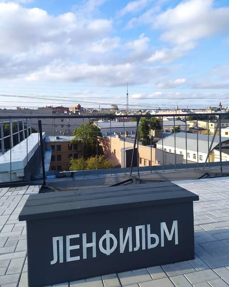 На Ленфильме есть смотровая площадка с прекрасными видами на город