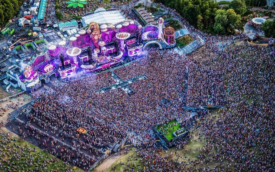 Tomorrowland впервые пройдёт в Таиланде — самый известный фестиваль электронной музыки проведут в стране, куда россиянам не нужна виза. 
