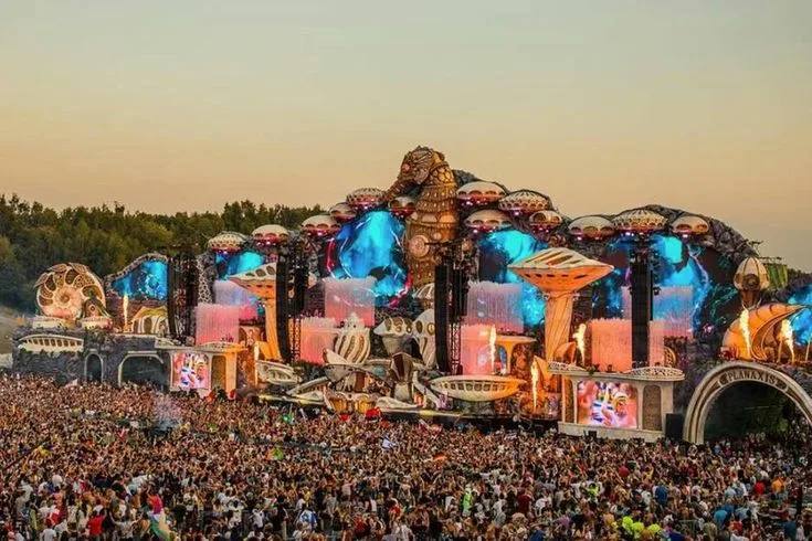 Tomorrowland впервые пройдёт в Таиланде — самый известный фестиваль электронной музыки проведут в стране, куда россиянам не нужна виза. 