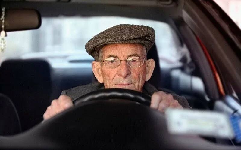 Водителей от 60 лет предложили проверять на способность управлять автомобилем